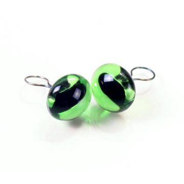 Cat’s eyes glass green